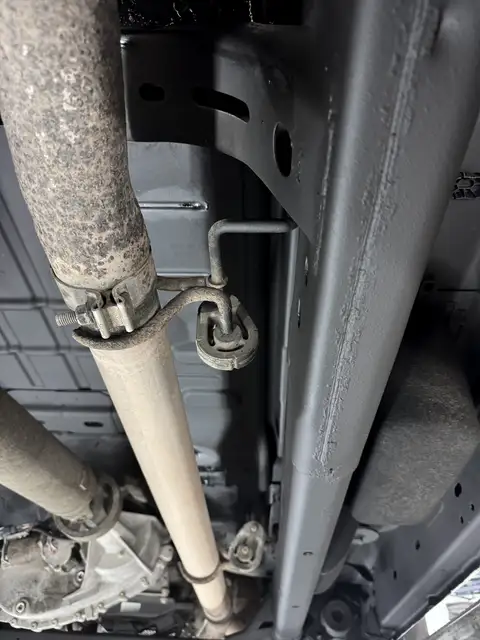 Avgasrör och tank efter underredsbehandling